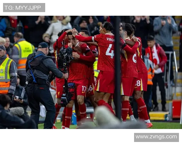 英超联赛：利物浦主场惨败，曼城稳坐榜首位置